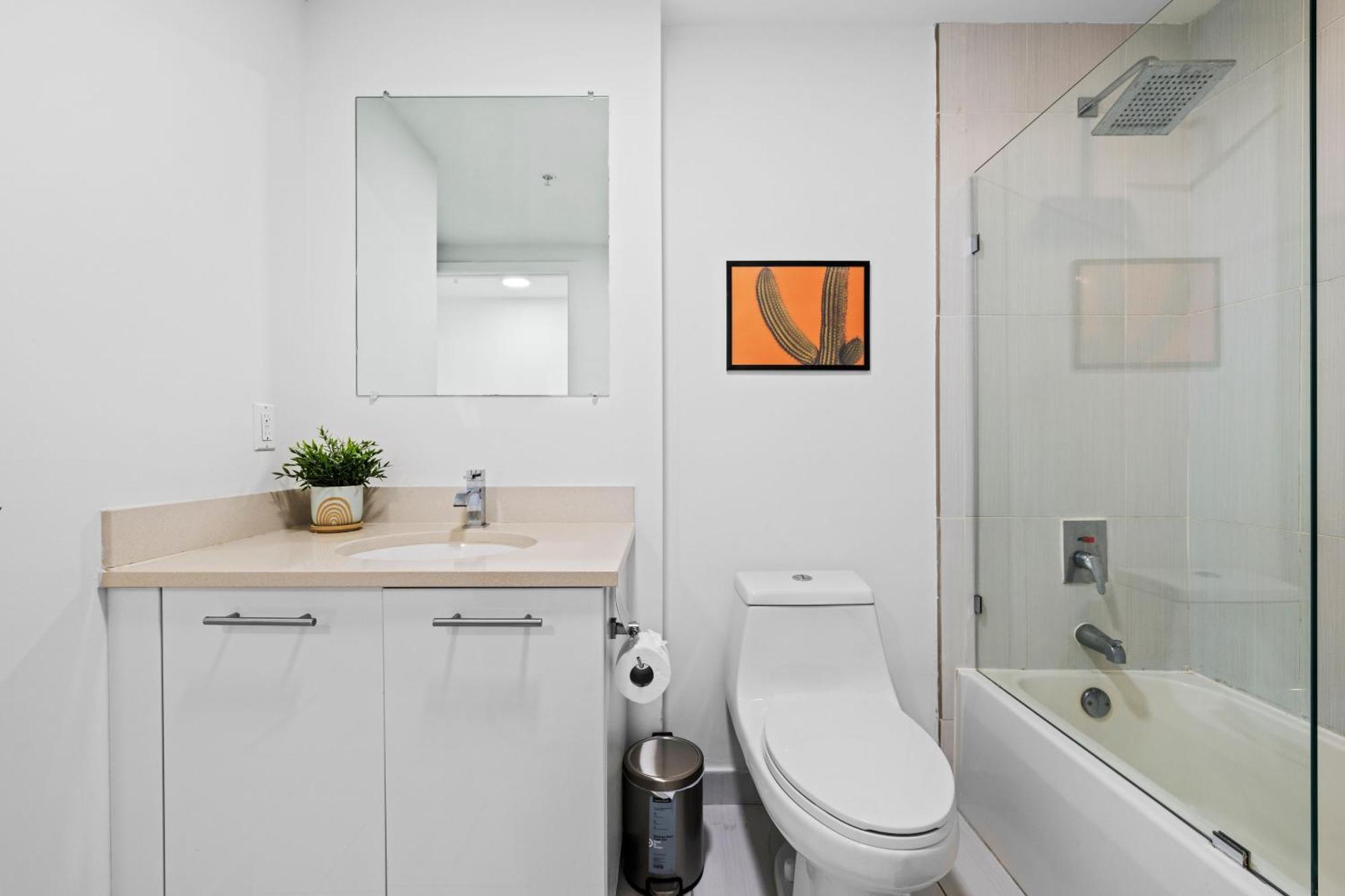 1113-stunning 2br2ba Midblock Free Parking *