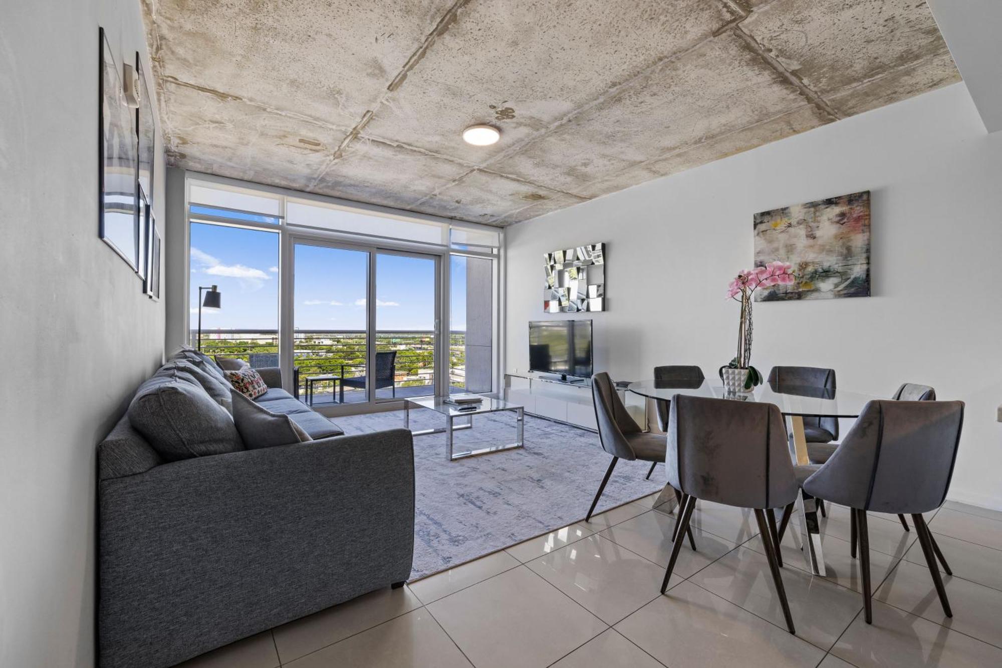 1113-stunning 2br2ba Midblock Free Parking Miami