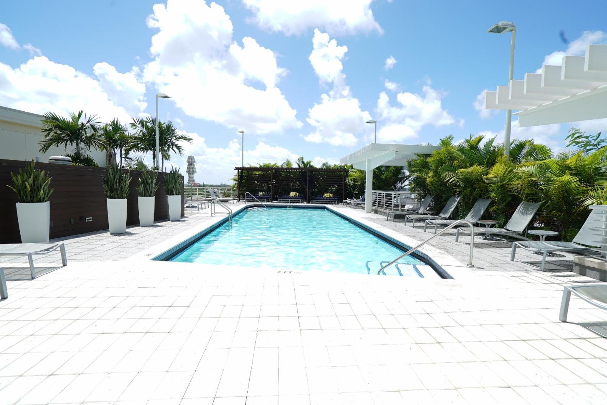 1113-stunning 2br2ba Midblock Free Parking