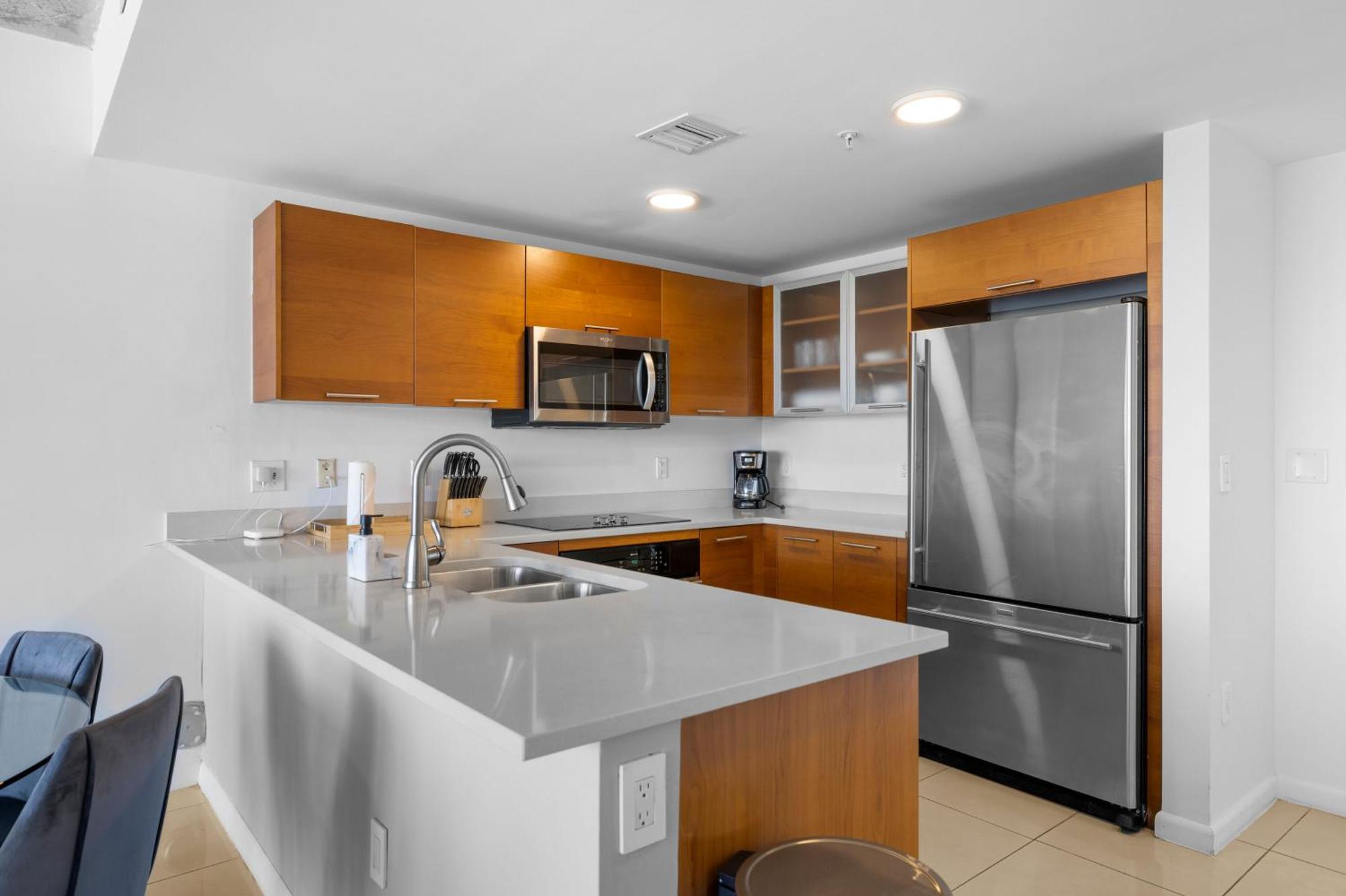 1113-stunning 2br2ba Midblock Free Parking *