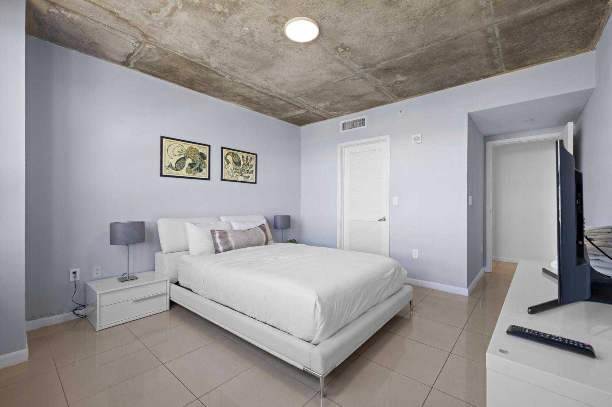 1113-stunning 2br2ba Midblock Free Parking Apartment *