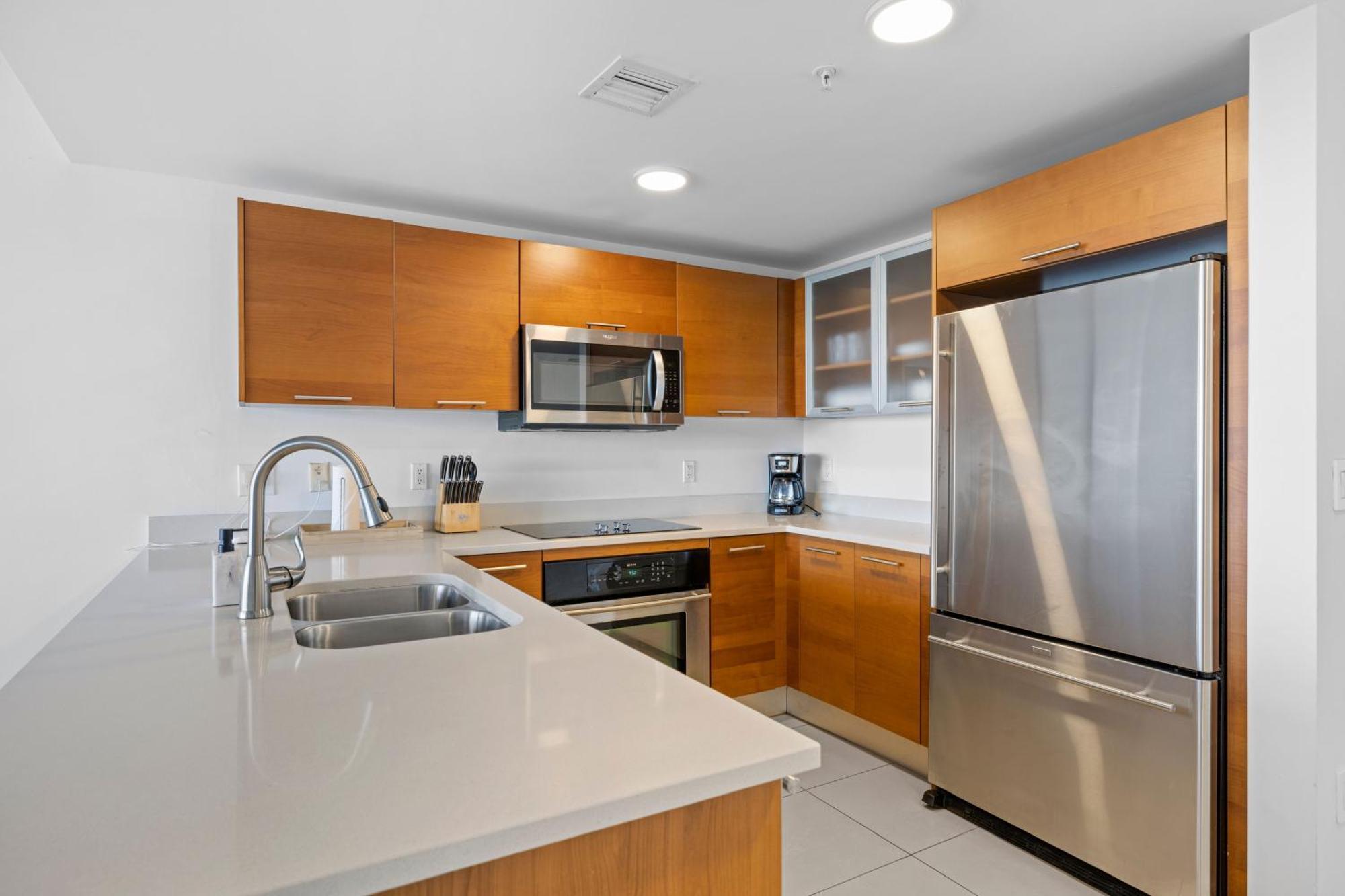 1113-stunning 2br2ba Midblock Free Parking *