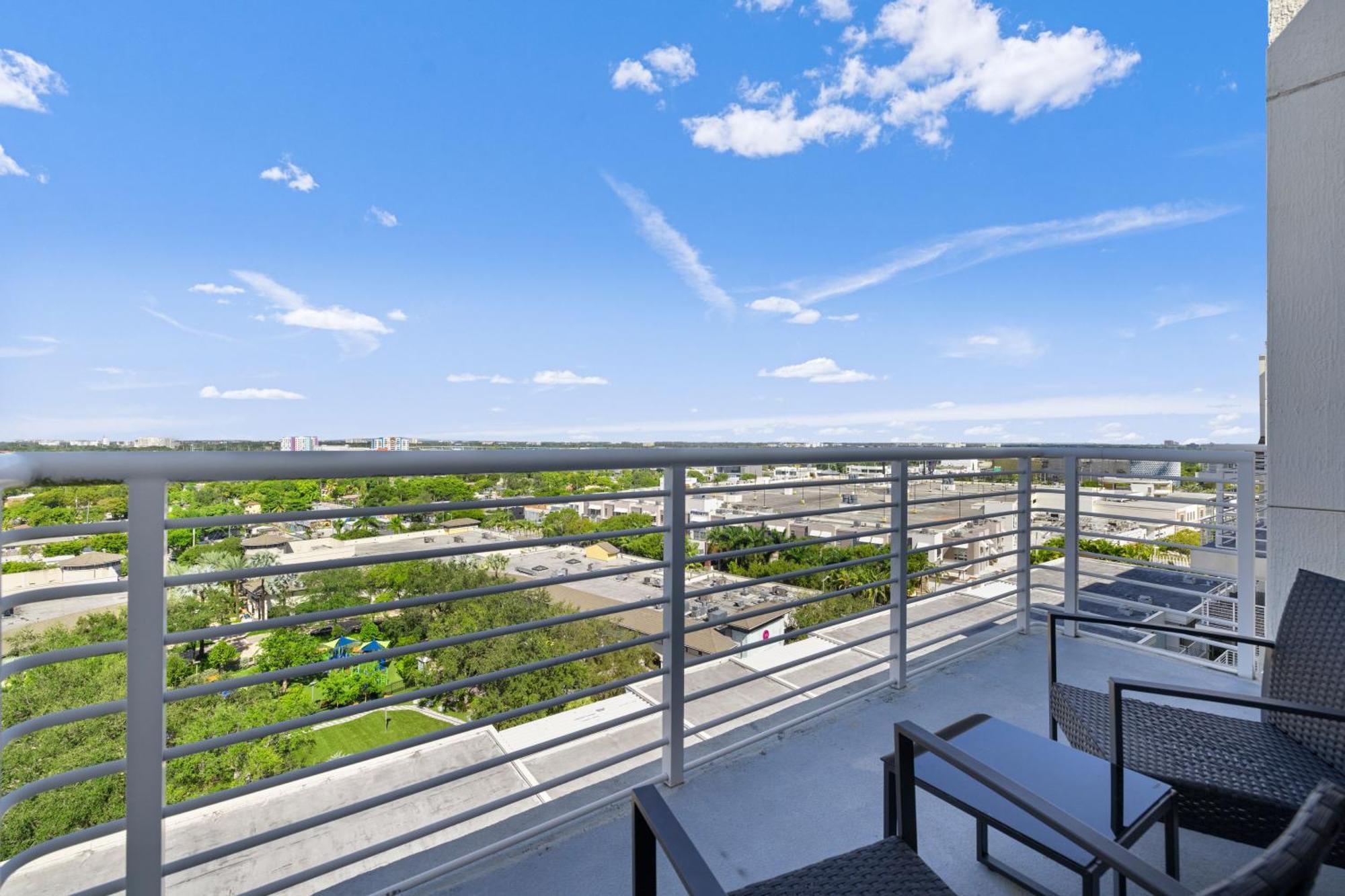 1113-stunning 2br2ba Midblock Free Parking * Miami